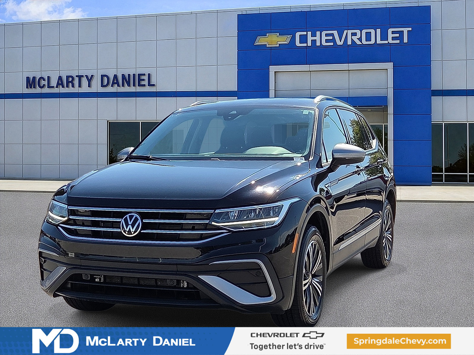 Used 2024 Volkswagen Tiguan Wolfsburg Edition AWD/4WD image 2