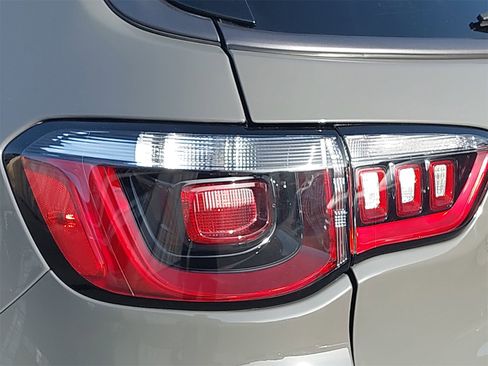 Used 2022 Jeep Compass Trailhawk w/ Trailhawk Convenience Group image 38