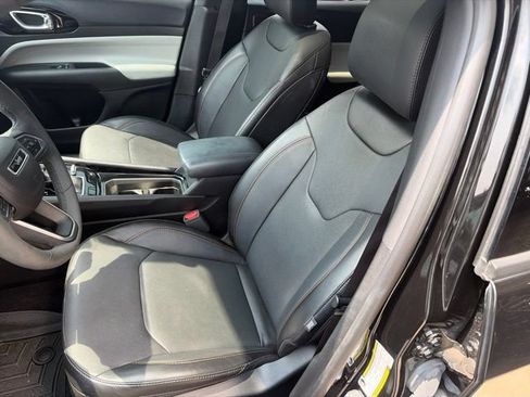 Used 2023 Jeep Compass Limited w/ Sun and Sound Group AWD/4WD image 8