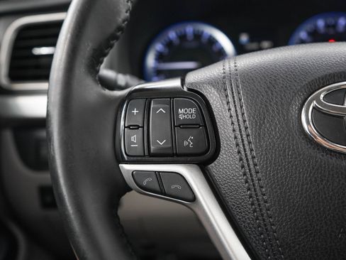 Used 2019 Toyota Highlander Limited AWD/4WD image 25