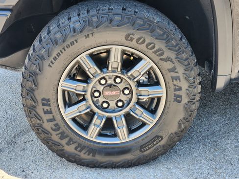 Used 2024 GMC Sierra 1500 AT4X AWD/4WD image 31