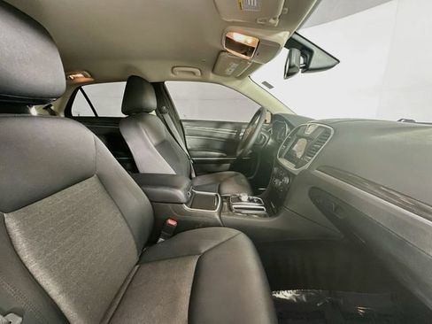 Used 2022 Chrysler 300 Touring w/ Sport Appearance Package RWD image 26