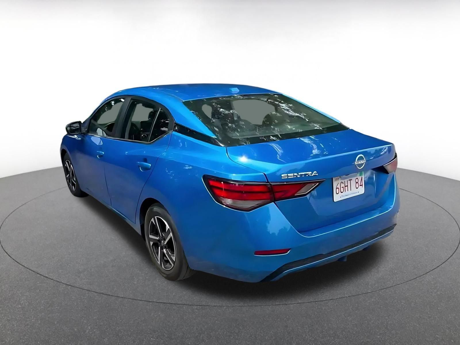 Used 2025 Nissan Sentra SV FWD image 10