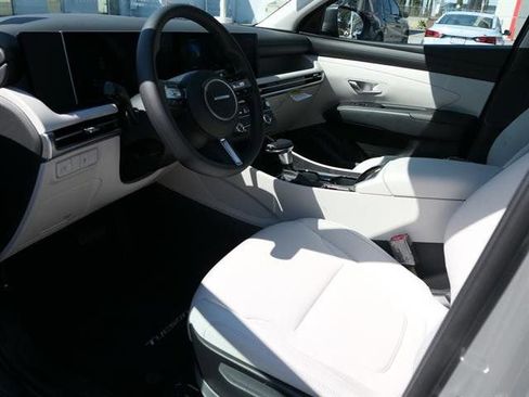 New 2025 Hyundai Tucson SE image 11