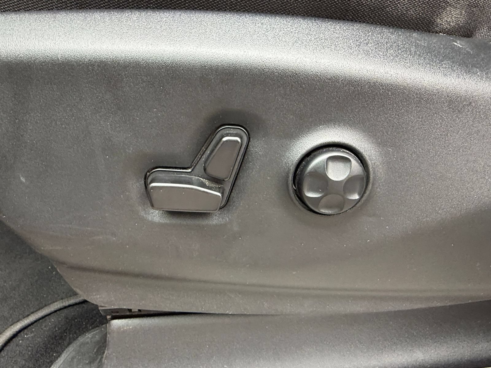 Used 2024 Chrysler Voyager LX FWD image 21
