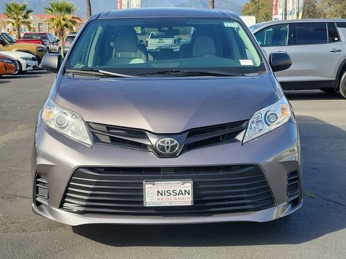 Used 2020 Toyota Sienna L w/ Carpet Mat Package FWD image 28