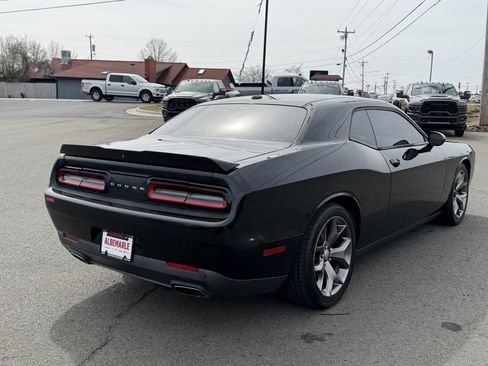 Used 2015 Dodge Challenger SXT image 3