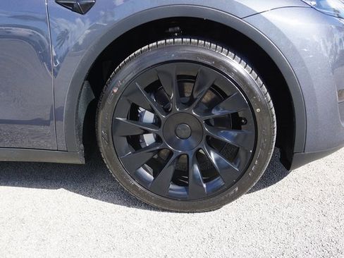 Used 2023 Tesla Model Y Long Range image 12