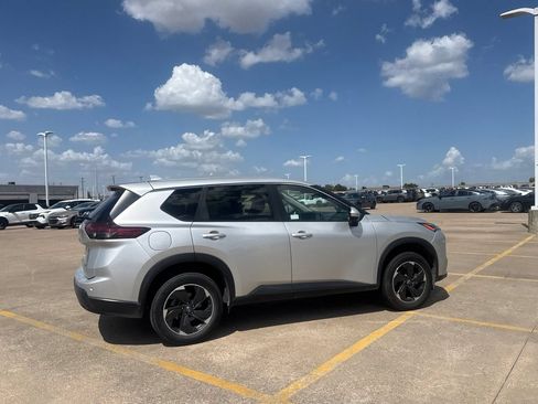Certified 2025 Nissan Rogue SV FWD image 26