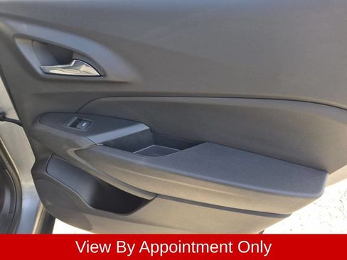 Used 2025 Chevrolet Trax LT w/ LT Convenience Package FWD image 28