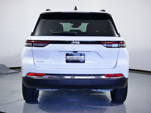 Used 2024 Jeep Grand Cherokee Laredo w/ Luxury Tech Group I image 12