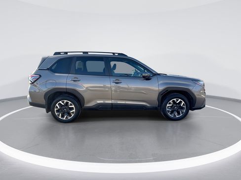 Used 2025 Subaru Forester Premium image 9