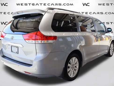 Used 2011 Toyota Sienna Limited w/ Premium Pkg image 34
