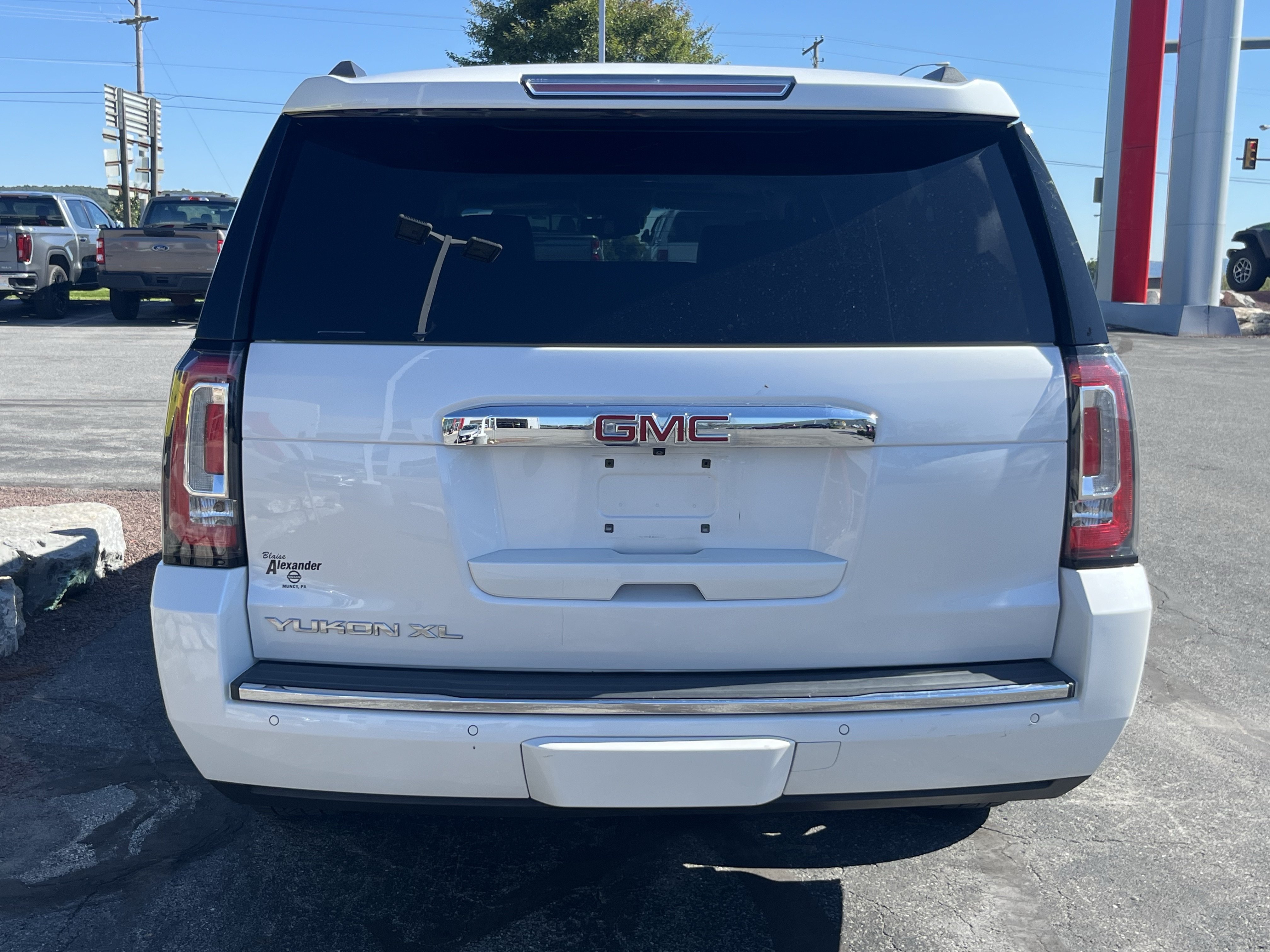 Used 2019 GMC Yukon XL Denali w/ Open Road Package AWD/4WD image 4