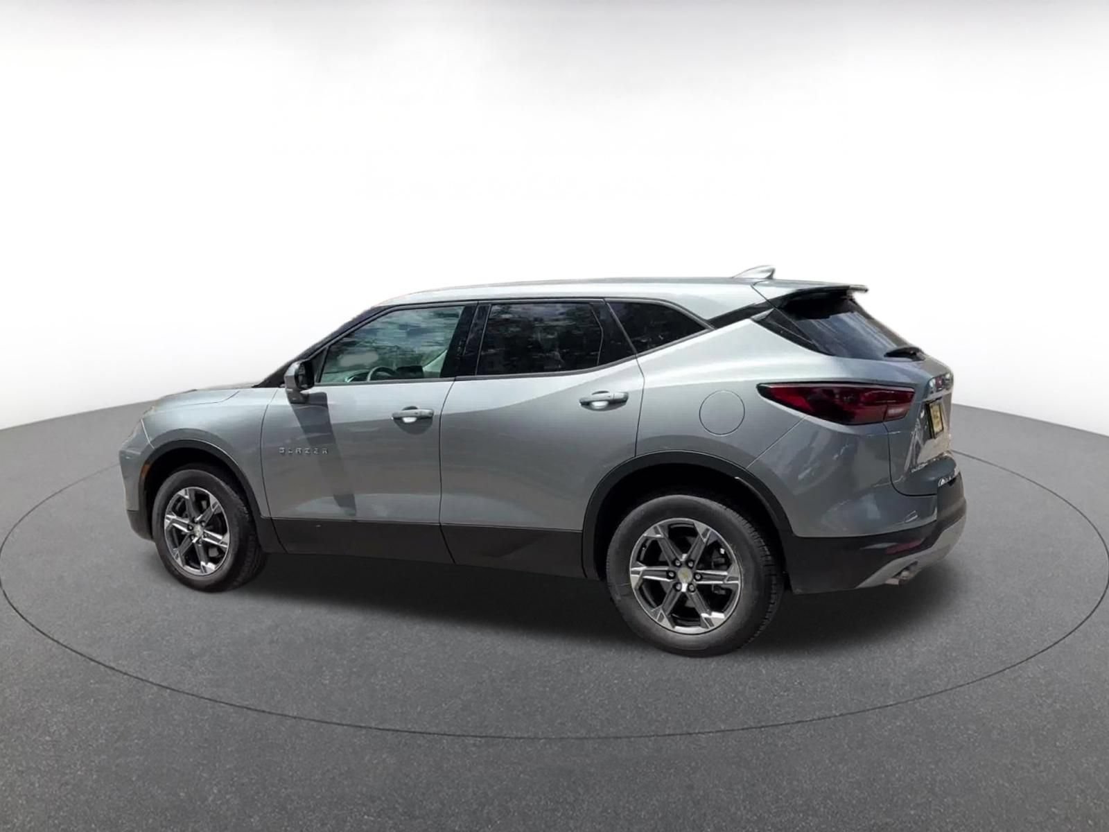 Used 2026 Chevrolet Blazer LT FWD image 9