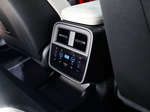 Used 2020 Porsche Taycan image 45