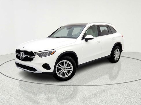 Certified 2025 Mercedes-Benz GLC 300 image 1