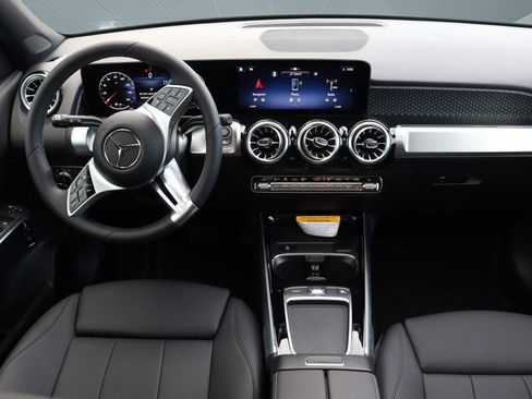New 2025 Mercedes-Benz GLB 250 4MATIC image 30