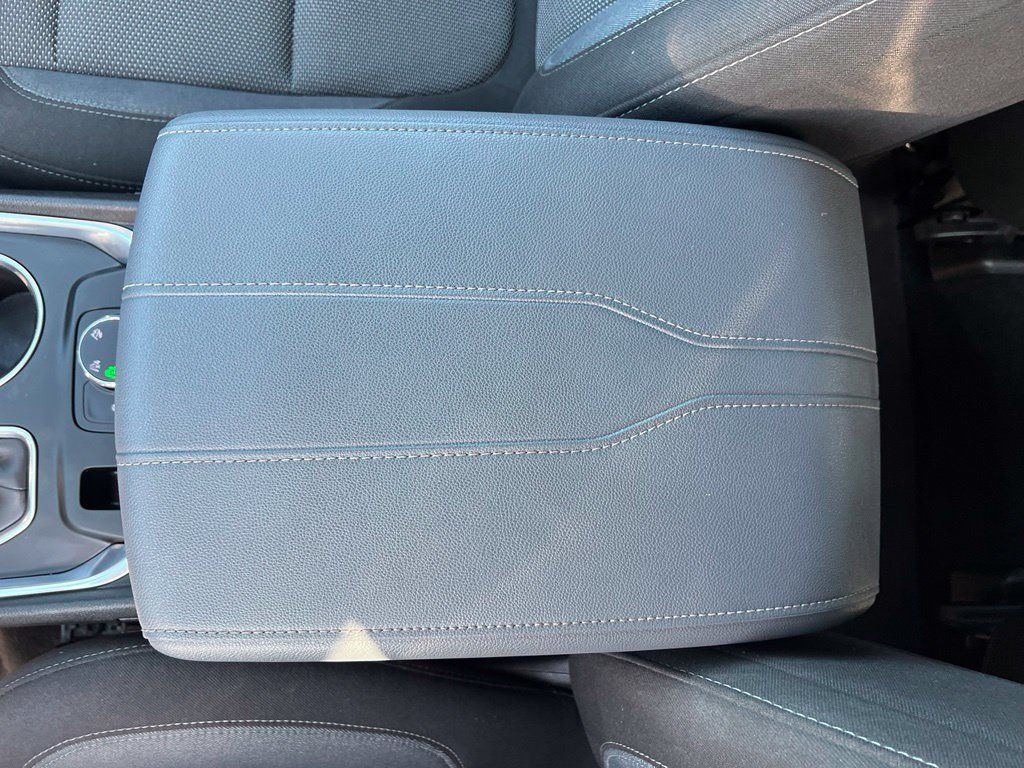 Used 2021 Chevrolet Traverse LT AWD/4WD image 32