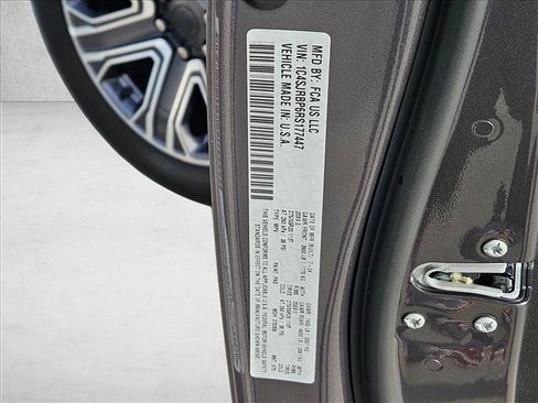 Used 2024 Jeep Wagoneer L Series II w/ Flexible Seating Group RWD image 25