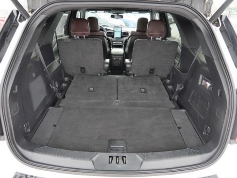 Used 2020 Ford Explorer Platinum w/ Premium Technology Package image 18