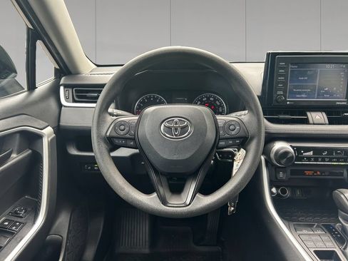 Used 2022 Toyota RAV4 LE AWD/4WD image 10
