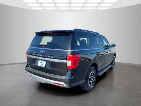 Used 2024 Ford Expedition XLT image 4