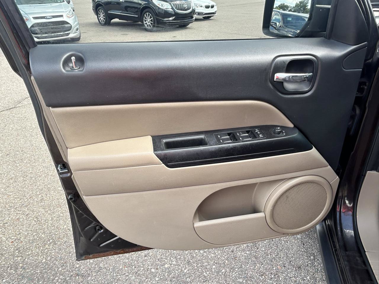 Used 2014 Jeep Patriot Latitude FWD image 14