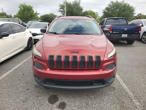 Used 2016 Jeep Cherokee Sport FWD image 2