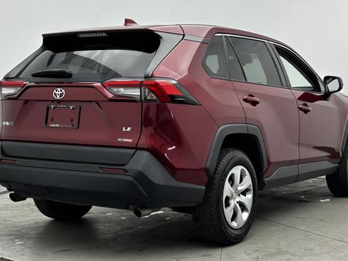 Used 2022 Toyota RAV4 LE image 7