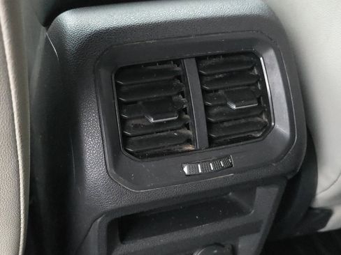 Used 2019 Volkswagen Tiguan S image 17