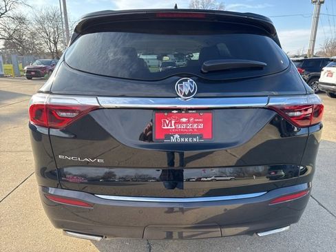 Used 2023 Buick Enclave Essence image 4