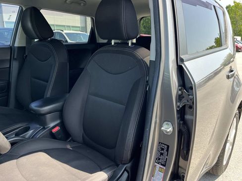 Used 2016 Kia Soul FWD image 26
