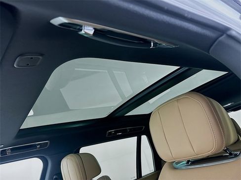 New 2025 Land Rover Range Rover Long Wheelbase SE image 14