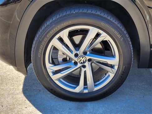 Used 2024 Volkswagen Atlas Cross Sport SEL R-Line image 10