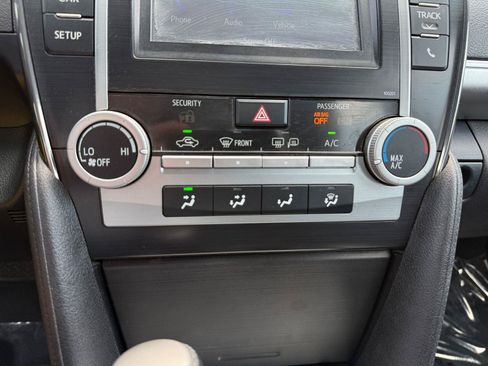 Used 2014 Toyota Camry SE FWD image 32