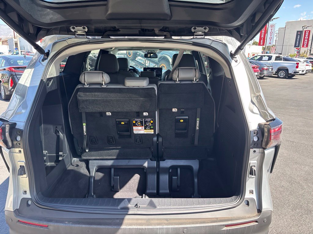 Used 2025 Toyota Sienna XLE FWD image 10