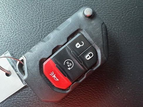 Used 2021 Jeep Wrangler Sahara w/ Cold Weather Group image 27