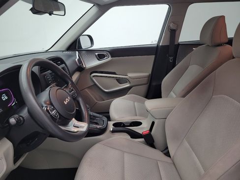 Used 2023 Kia Soul LX w/ LX Technology Package FWD image 17
