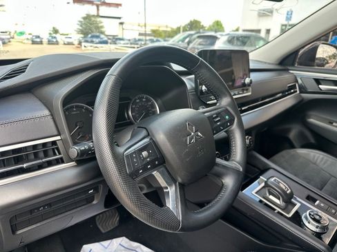 Used 2022 Mitsubishi Outlander SE FWD image 9