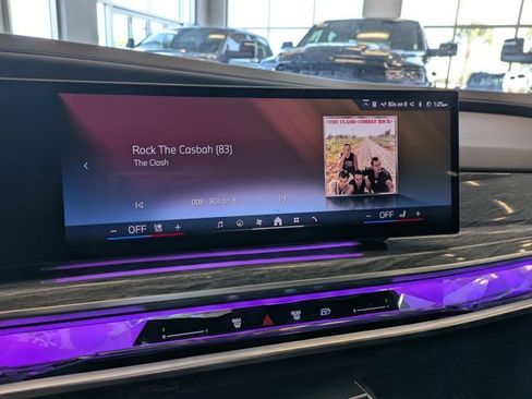 Used 2024 BMW 760i xDrive w/ Premium Package 2 image 18