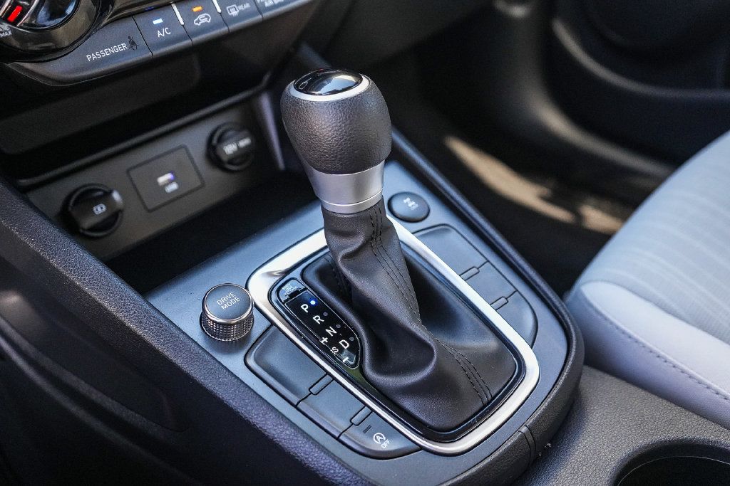 Used 2023 Hyundai Kona SEL AWD/4WD image 19