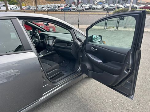Used 2025 Nissan Leaf S FWD image 32
