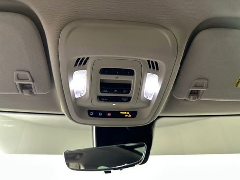 Used 2022 Buick Envision Avenir w/ Technology Package II image 24