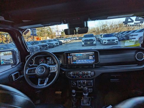 Used 2024 Jeep Wrangler High Altitude image 37