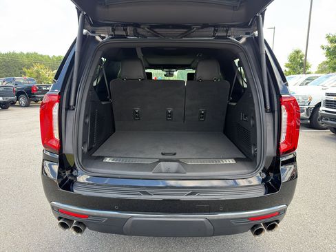 Used 2023 GMC Yukon XL Denali Ultimate AWD/4WD image 9