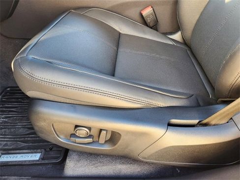 New 2025 Land Rover Range Rover Velar Dynamic SE image 17