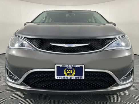 Used 2017 Chrysler Pacifica Touring-L image 3