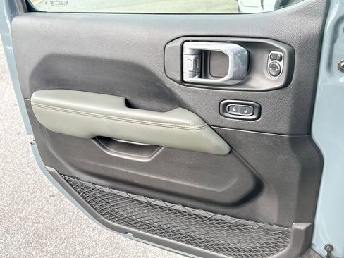 Used 2024 Jeep Gladiator Mojave w/ Technology Group image 22