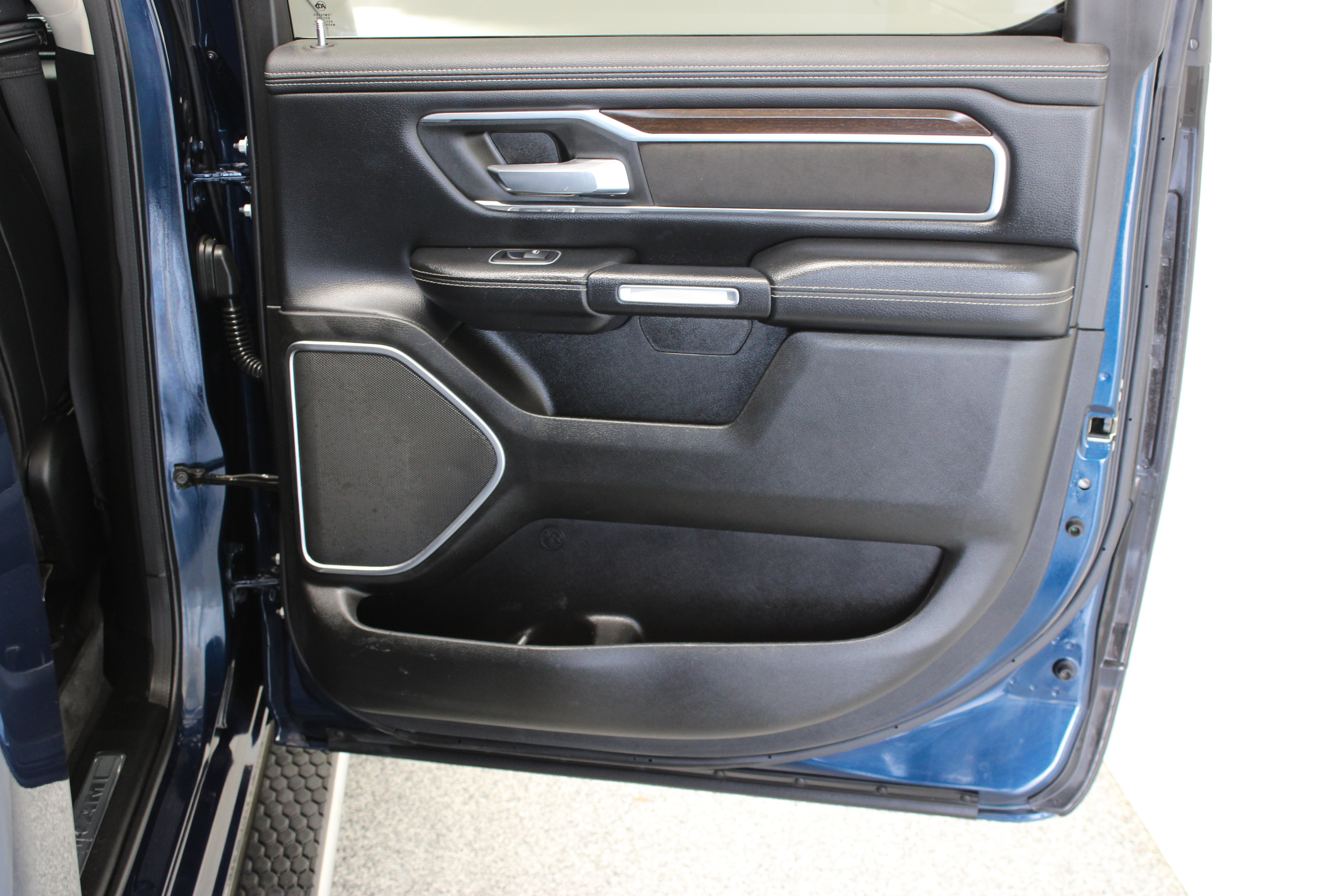 Used 2022 RAM 1500 Laramie AWD/4WD image 34